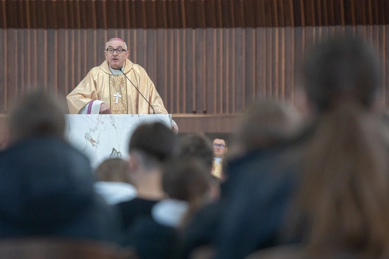 Domówka u Taty, czyli młodzi wokół Najświętszego Sakramentu