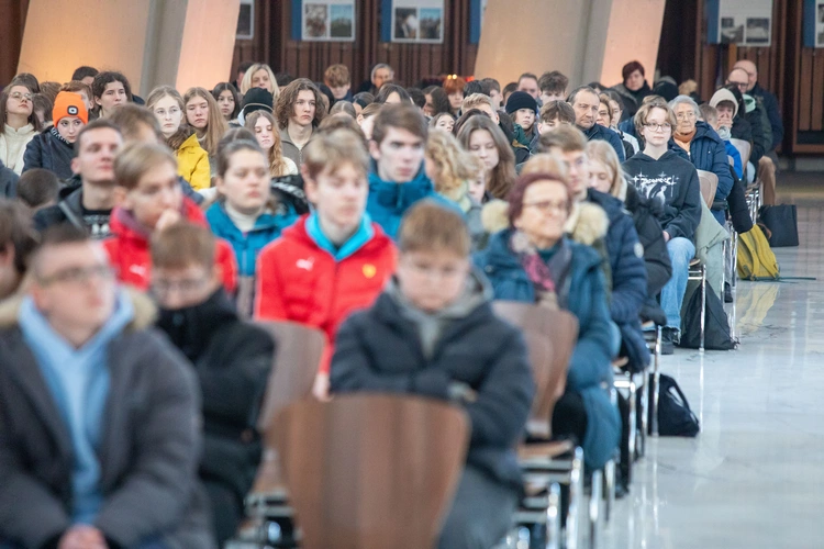 Domówka u Taty, czyli młodzi wokół Najświętszego Sakramentu