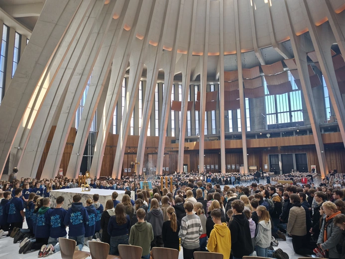 Domówka u Taty, czyli młodzi wokół Najświętszego Sakramentu