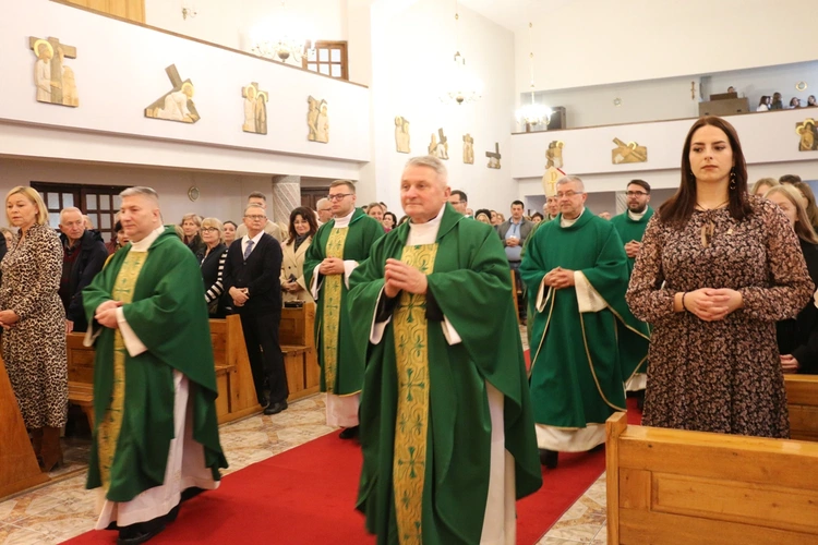 Centralnym punktem spotkania była Msza Święta, której przewodniczył bp Marek Solarczyk.