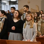 Trwa Modlitewny Wieczór Młodych