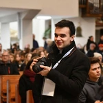 Trwa Modlitewny Wieczór Młodych