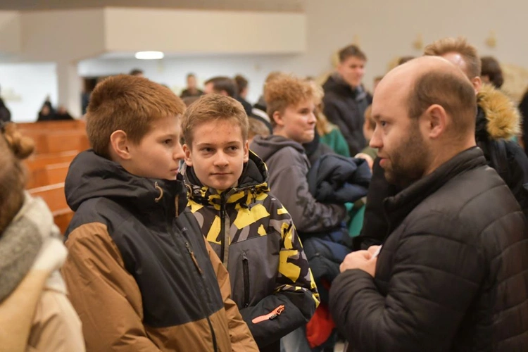 Trwa Modlitewny Wieczór Młodych