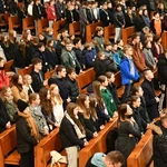 Trwa Modlitewny Wieczór Młodych