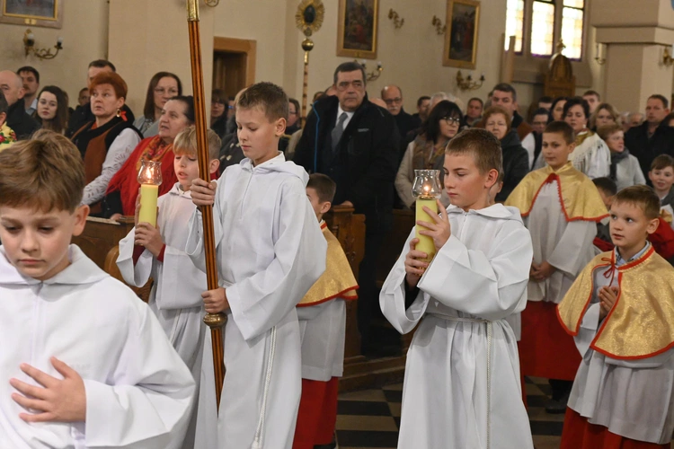 Nowi ministranci (i nie tylko) w Miętustwie 