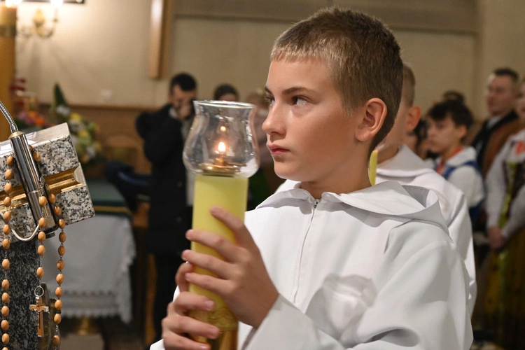 Nowi ministranci (i nie tylko) w Miętustwie 