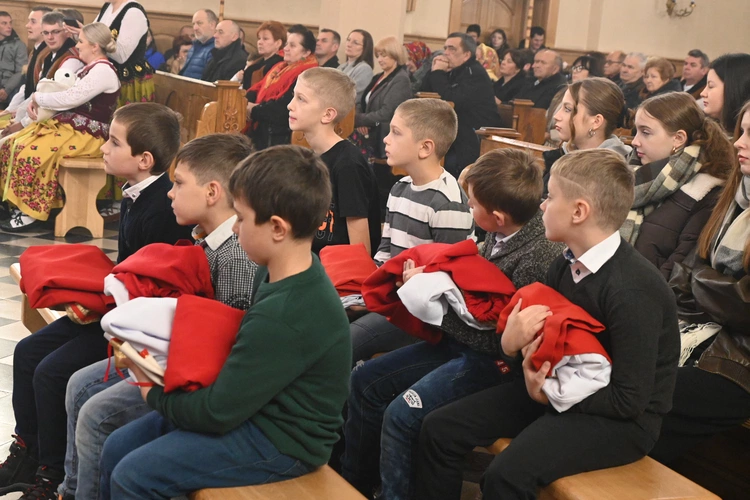 Nowi ministranci (i nie tylko) w Miętustwie 