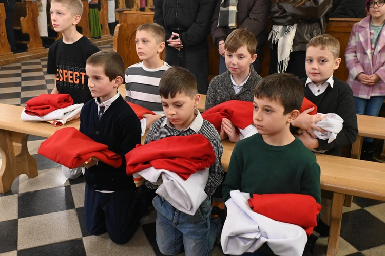 Nowi ministranci (i nie tylko) w Miętustwie 