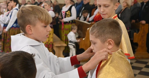 Nowi ministranci (i nie tylko) w Miętustwie 