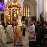 Bazylika pełna młodych