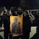 Bazylika pełna młodych