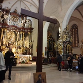 Bazylika pełna młodych