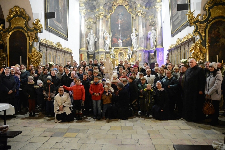 Powitanie i poświęcenie figury św. Michała Archanioła w Jemielnicy