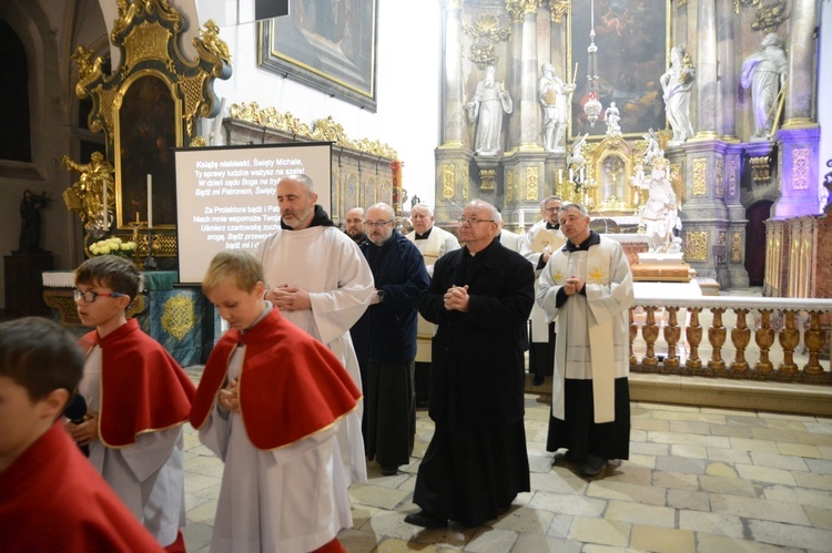 Powitanie i poświęcenie figury św. Michała Archanioła w Jemielnicy