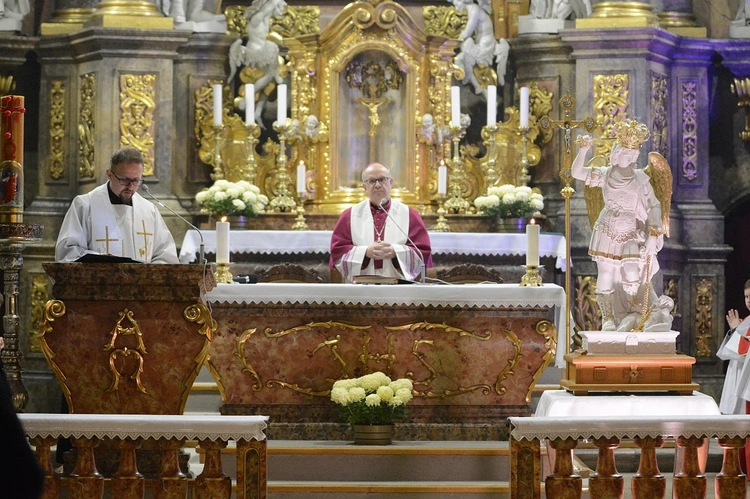 Powitanie i poświęcenie figury św. Michała Archanioła w Jemielnicy