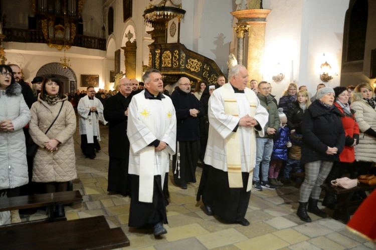 Powitanie i poświęcenie figury św. Michała Archanioła w Jemielnicy