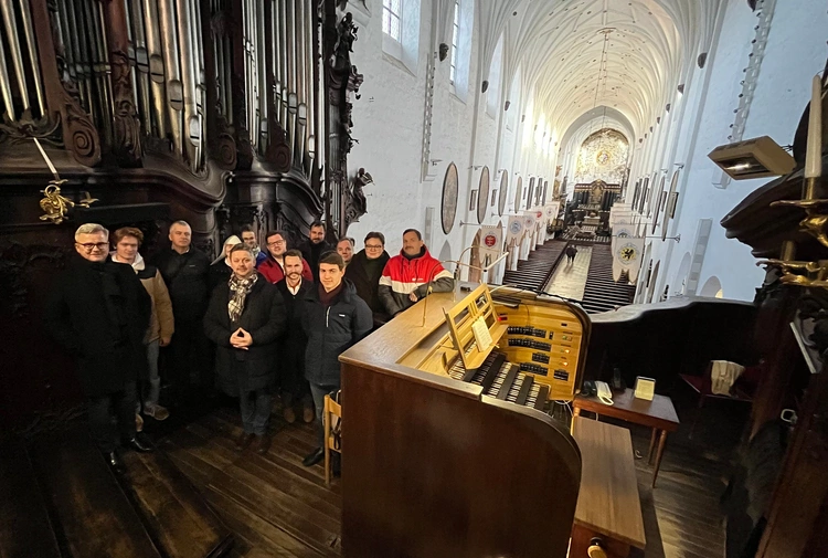 Uczestnicy kursu akompaniamentu liturgicznego oraz podstaw improwizacji.