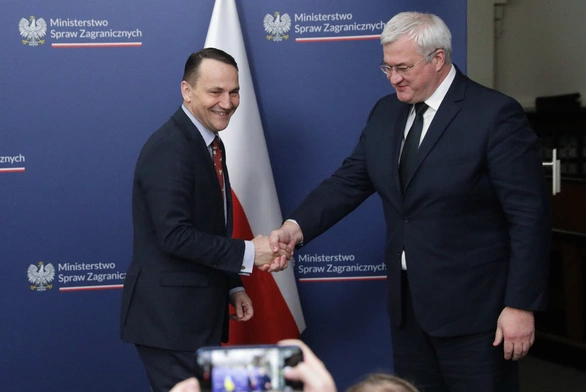 Sikorski: Ukraina potwierdza, że nie ma przeszkód do prowadzenia ekshumacji na jej terytorium