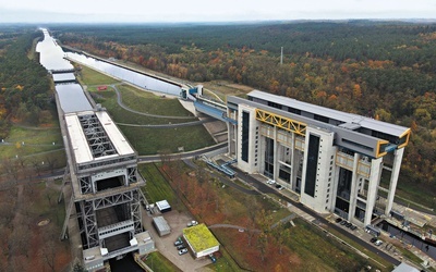 Barki w górę. Podnośnia statków Niederfinow – cud techniki z bliska