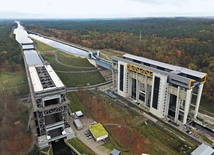 Barki w górę. Podnośnia statków Niederfinow – cud techniki z bliska