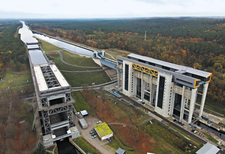 Barki w górę. Podnośnia statków Niederfinow – cud techniki z bliska