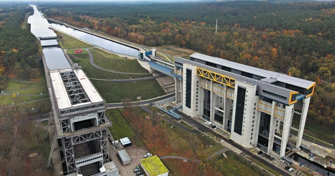Barki w górę. Podnośnia statków Niederfinow – cud techniki z bliska