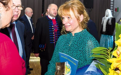 Dr hab. Dorota Świtała-Trybek odbiera Nagrodę Korfantego podczas tegorocznej gali w Suszcu.