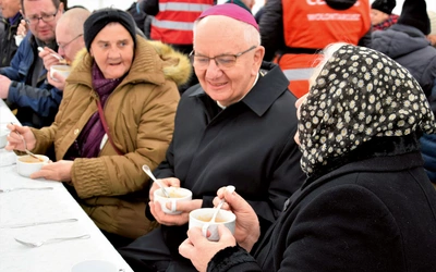 Przy wspólnym stole zasiadł abp Stanisław Budzik.