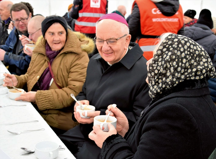 Przy wspólnym stole zasiadł abp Stanisław Budzik.