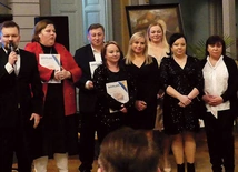 Tegoroczni najbardziej zasłużeni pracownicy Towarzystwa Pomocy im. św. Brata Alberta.