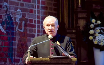 Tablice to inicjatywa ks. Nowaka, proboszcza radomskiej fary.