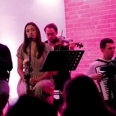 Pieśni śpiewała Zuzanna Okulska-Bożek.