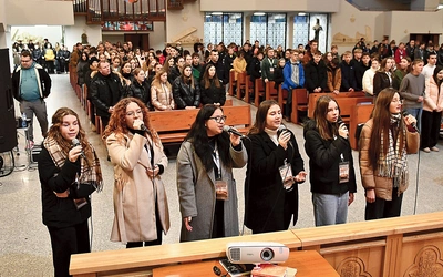 Nie ma młodych w Kościele? Są! Tylko trzeba dać im okazję do spotkania.