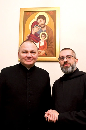 	Opiekę duchową nad grupą będzie sprawować  ks. Adam Petakiewicz, tutejszy proboszcz. Czasami konferencję wygłosi o. Brunon Koniecko.