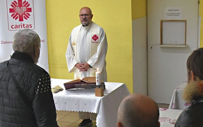 	Do stołówki przychodzi codziennie ok. 150 osób.