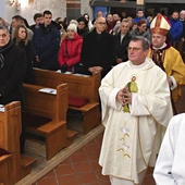 	Najpierw Msza w kościele, a potem dalsze świętowanie  w sali gimnastycznej miejscowej szkoły – tak obchodzono święto wspólnoty.