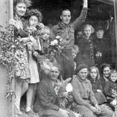 „Tata uwierzył w obietnice agitatorów. Rzeczywistość była inna”. Historie powojennych powrotów