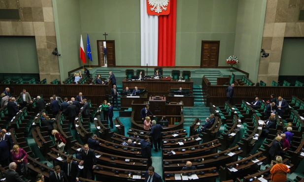 Sejm zdecydował - wolna od pracy Wigilia od 2025 r., ale w zamian za dodatkową niedzielę handlową
