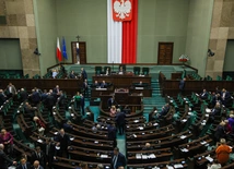 Sejm zdecydował - wolna od pracy Wigilia od 2025 r., ale w zamian za dodatkową niedzielę handlową