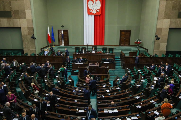 Sejm zdecydował - wolna od pracy Wigilia od 2025 r., ale w zamian za dodatkową niedzielę handlową