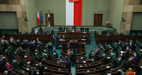 Sejm zdecydował - wolna od pracy Wigilia od 2025 r., ale w zamian za dodatkową niedzielę handlową