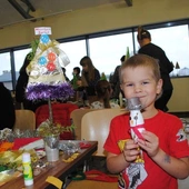 Świąteczne warsztaty to zabawa dla całej rodziny.