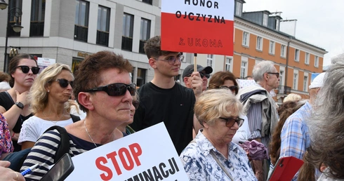 Manifestacja w obronie dzieci