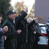 Mężczyźni modlą się szczególnie w intencji ojczyzny i pokoju na świecie.