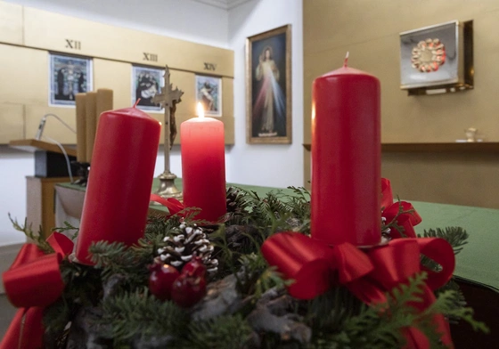 Od niedzieli zapalamy świece w adwentowym wieńcu