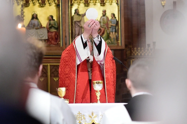 Błogosławieństwo nadzwyczajnych szafarzy Komunii świętej