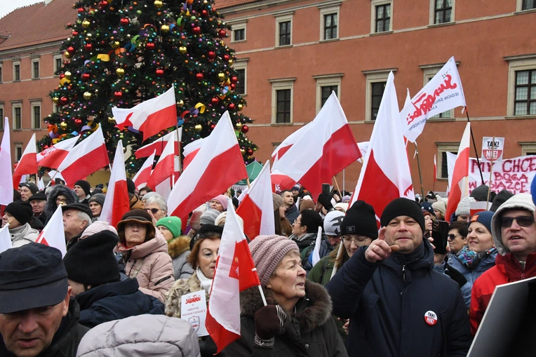 Wielka manifestacja w obronie dzieci