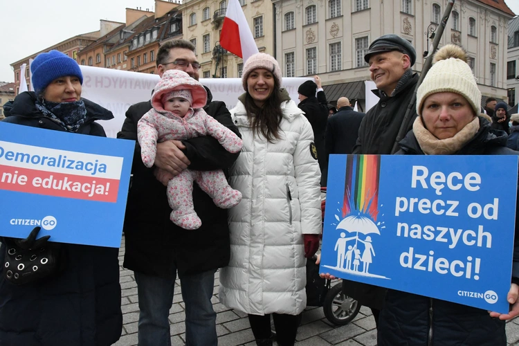Wielka manifestacja w obronie dzieci
