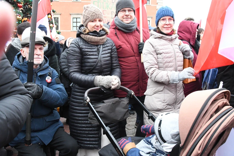 Wielka manifestacja w obronie dzieci