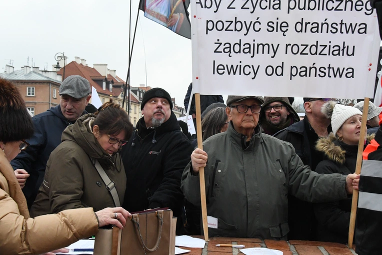 Wielka manifestacja w obronie dzieci